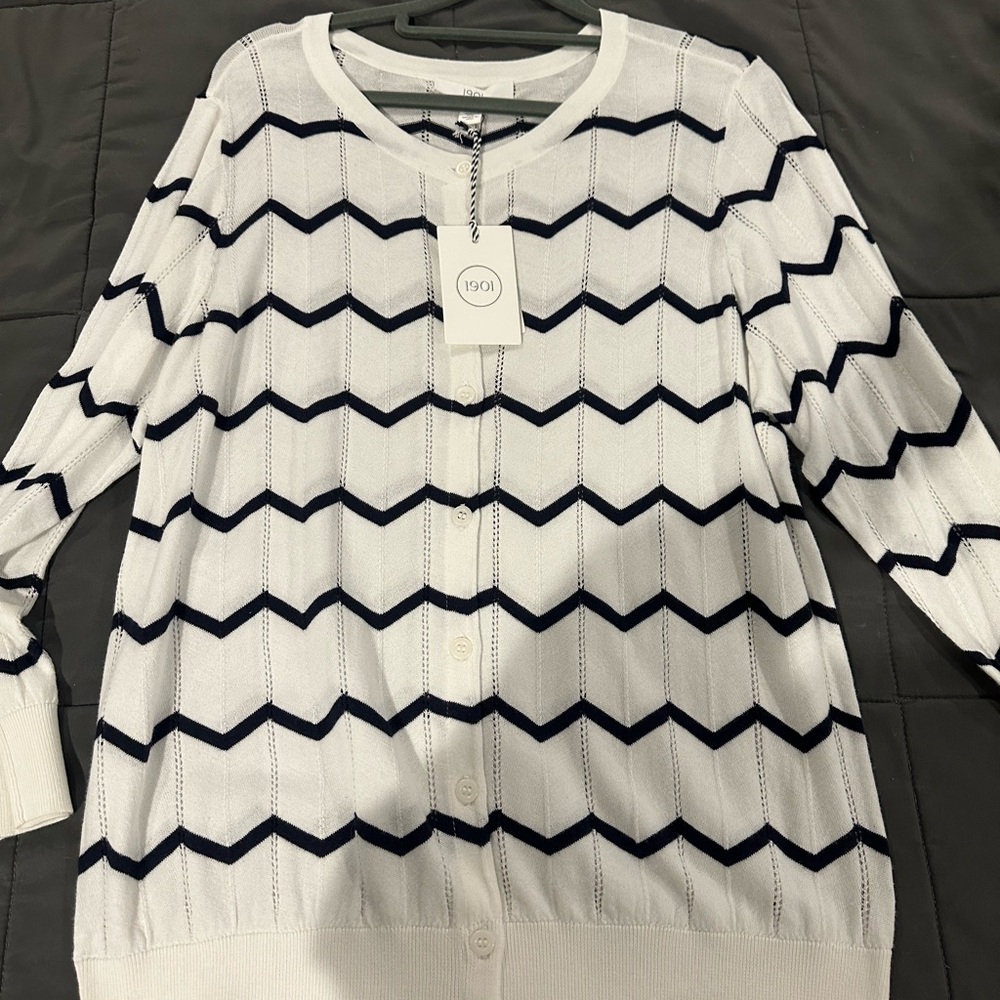 Women's Chevron Pattern Sweater - White and Navy